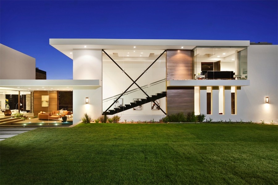 elevating-curb-appeal-with-modern-landscape-lighting