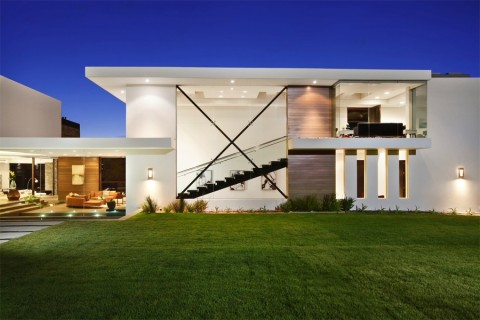 elevating-curb-appeal-with-modern-landscape-lighting